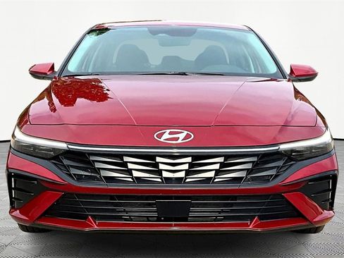 Used 2025 Hyundai Elantra SEL image 3