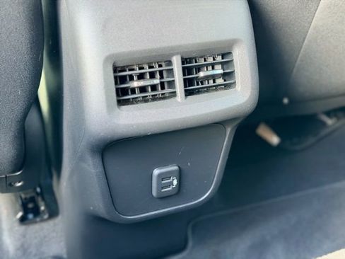 Used 2019 Chevrolet Equinox LT w/ Driver Convenience Package image 22