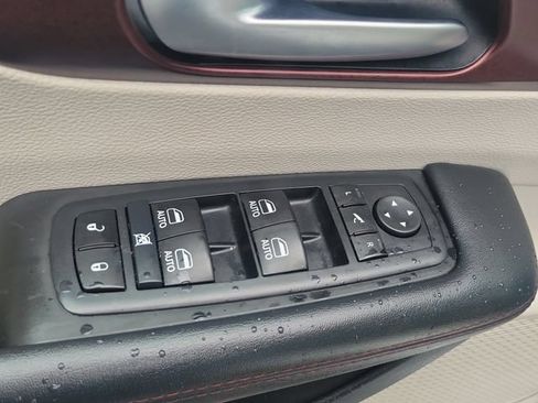 Used 2017 Chrysler Pacifica Limited w/ UConnect Theater Package FWD image 25