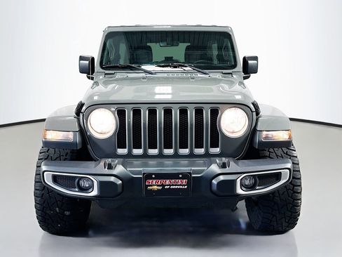 Used 2018 Jeep Wrangler Unlimited Sahara w/ Dual Top Group AWD/4WD image 4