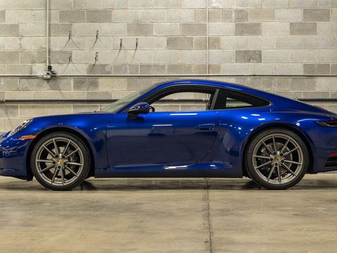 Used 2020 Porsche 911 Carrera w/ Premium Package RWD image 4