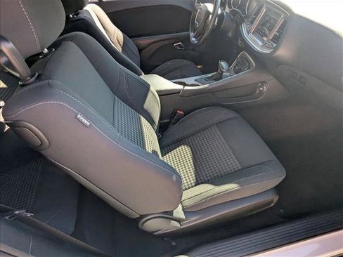 Used 2019 Dodge Challenger SXT image 19
