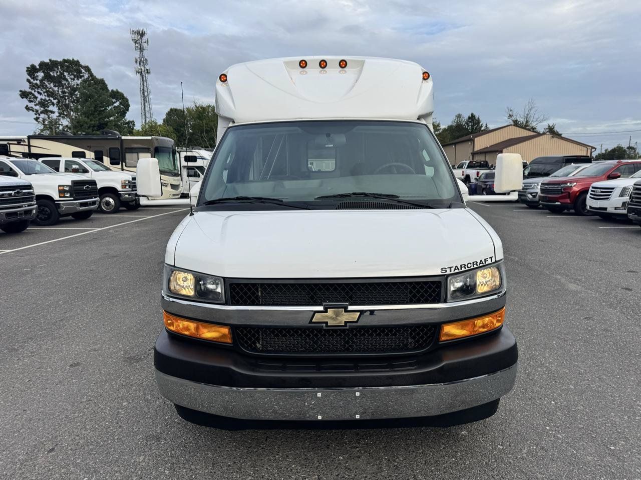 Used 2020 Chevrolet Express 3500 w/ Shuttle Bus Package RWD image 2