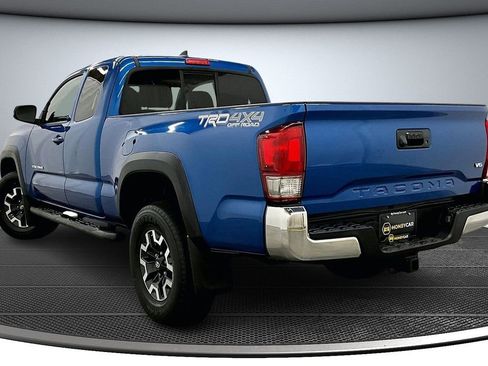 Used 2017 Toyota Tacoma TRD Off-Road w/ Tow Package image 4