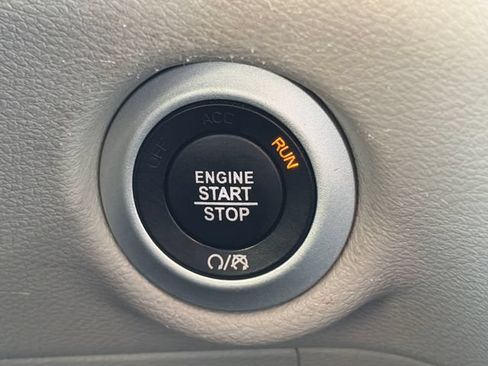 Used 2022 Chrysler Voyager LX FWD image 48