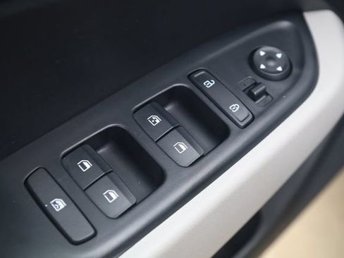 Used 2025 Hyundai Venue SEL FWD image 15
