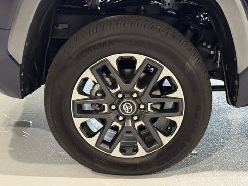 Used 2025 Toyota Tundra Limited image 40