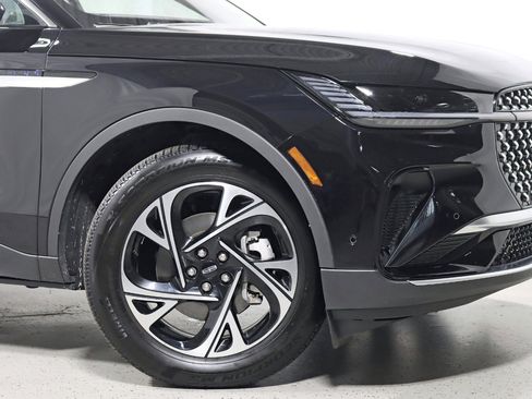 Used 2024 Lincoln Nautilus Premier w/ Equipment Group 102A AWD/4WD image 5