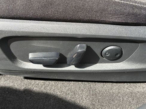 Used 2025 Nissan Pathfinder SV AWD/4WD image 23