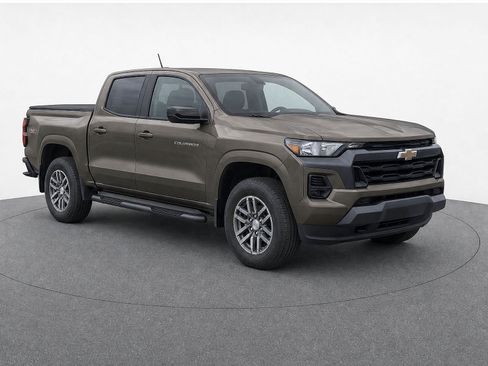 Used 2023 Chevrolet Colorado LT w/ LT Convenience Package II AWD/4WD image 2