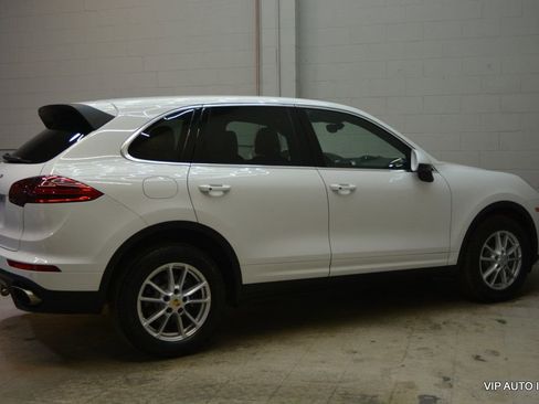 Used 2016 Porsche Cayenne image 30