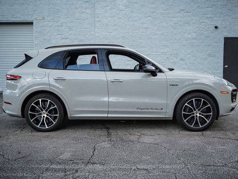 Used 2021 Porsche Cayenne Turbo S AWD/4WD image 17
