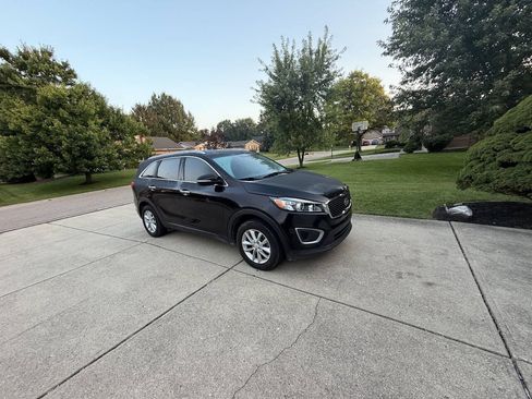 Used 2017 Kia Sorento FWD image 1