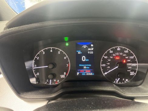 Used 2023 Toyota Corolla SE FWD image 3