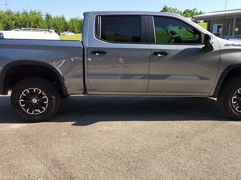 Used 2024 Chevrolet Silverado 1500 ZR2 w/ Technology Package image 19