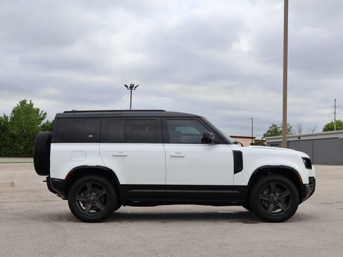 Used 2024 Land Rover Defender 110 X-Dynamic SE AWD/4WD image 4