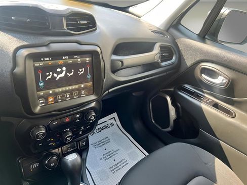 Used 2023 Jeep Renegade Latitude image 11