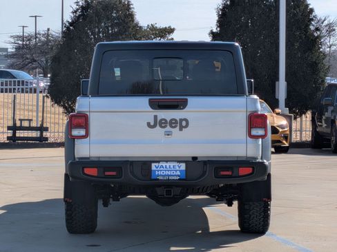 Used 2022 Jeep Gladiator Rubicon w/ Cold Weather Group image 6