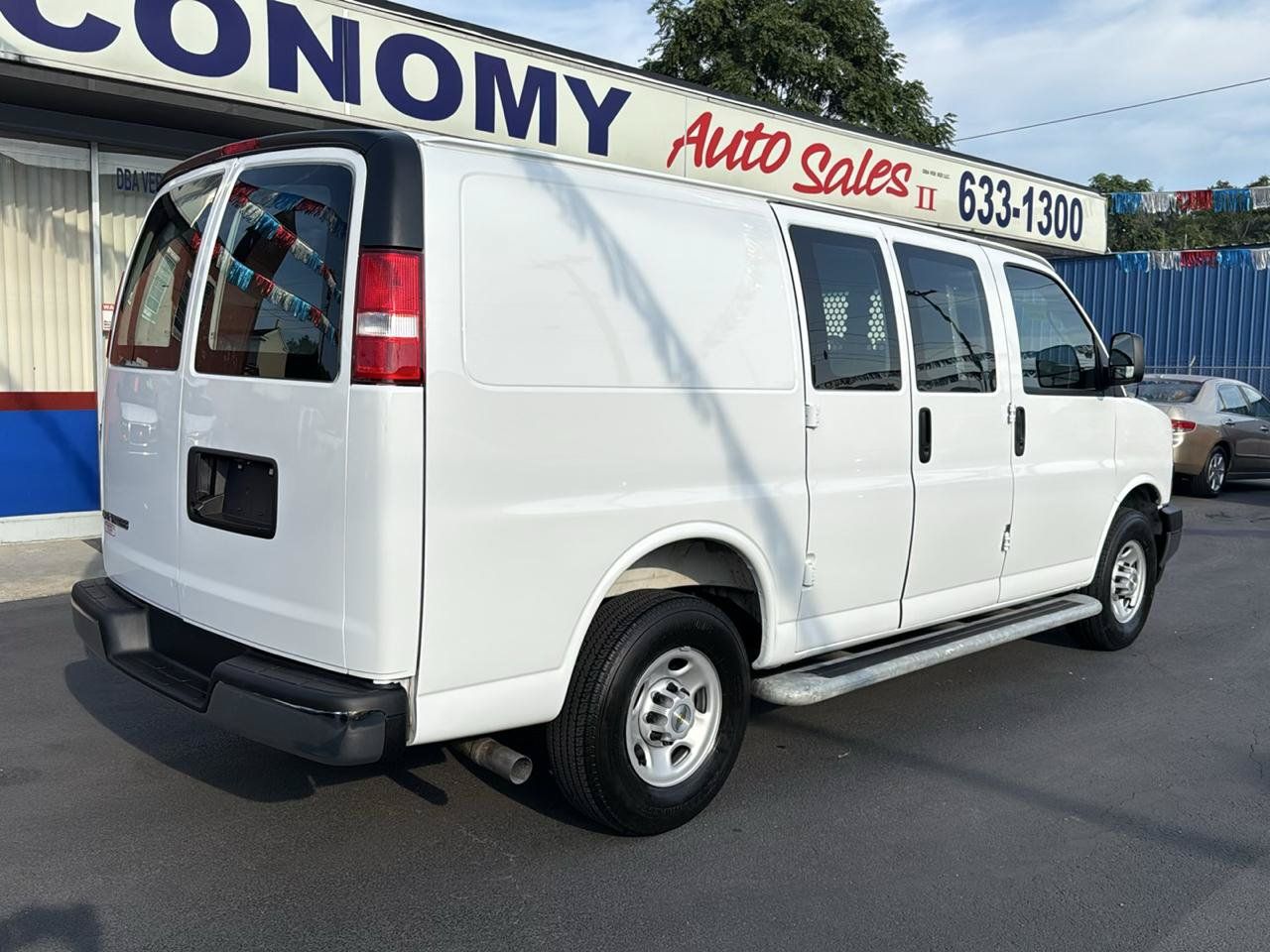 Used 2025 Chevrolet Express 2500 w/ Driver Convenience Package RWD image 3