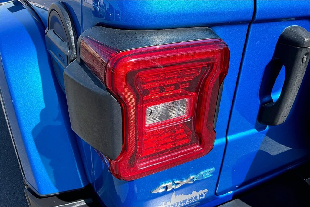 Used 2024 Jeep Wrangler Unlimited Sahara AWD/4WD image 25
