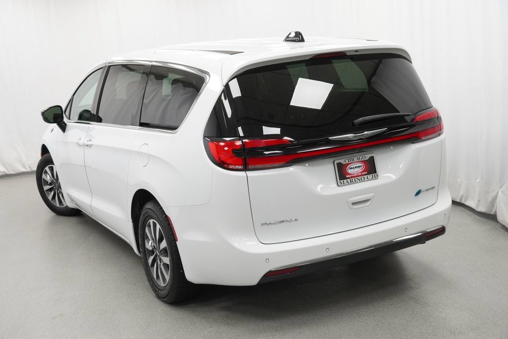 Used 2024 Chrysler Pacifica Limited FWD image 21