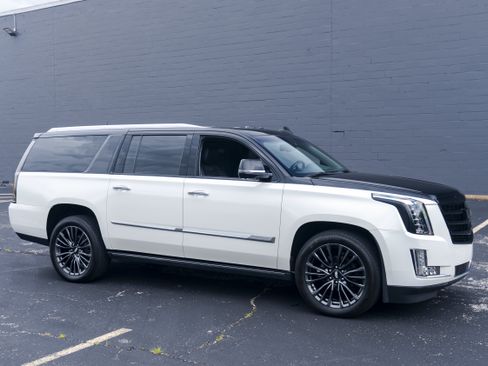 Used 2016 Cadillac Escalade ESV Premium AWD/4WD image 8