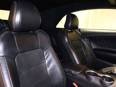 Used 2019 Ford Mustang Premium image 18