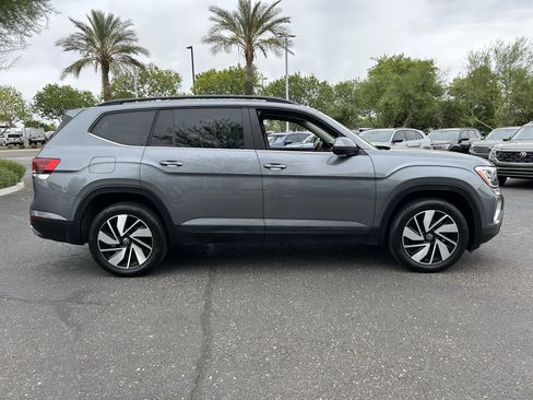 Used 2024 Volkswagen Atlas SE AWD/4WD image 5