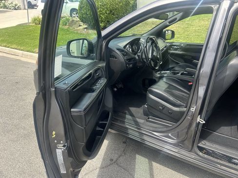 Used 2018 Dodge Grand Caravan SXT w/ Driver Convenience Group FWD image 8