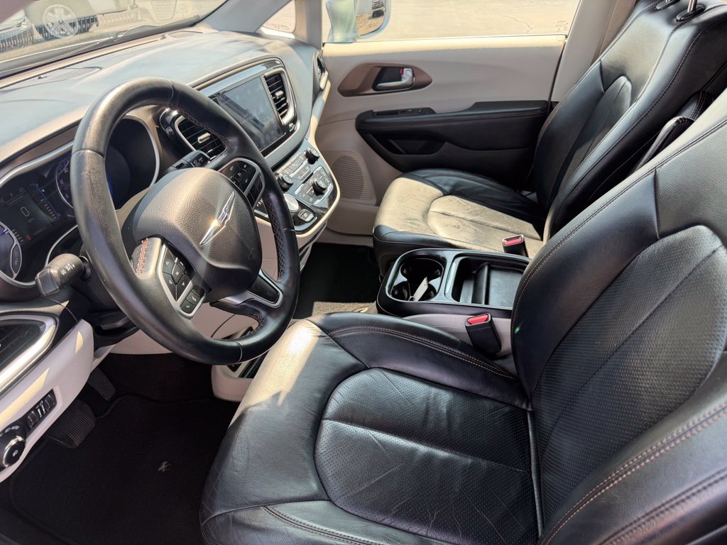 Used 2018 Chrysler Pacifica Touring-L w/ Tire & Wheel Group FWD image 32