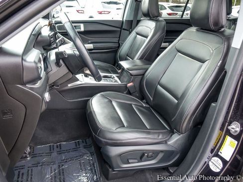 Used 2022 Ford Explorer XLT w/ Equipment Group 202A image 9