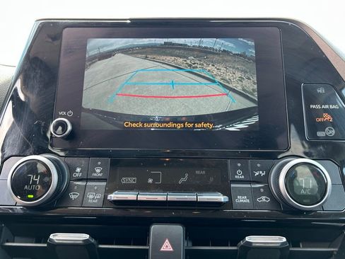 Used 2023 Toyota Highlander LE image 15