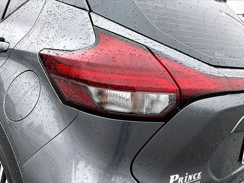 Used 2021 Nissan Kicks SV image 23