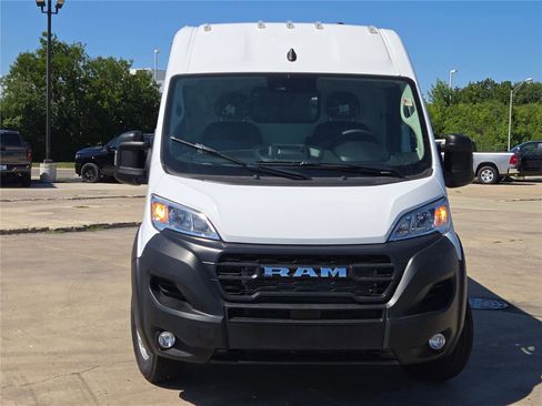 Used 2025 RAM ProMaster 2500 w/ Convenience Group image 4