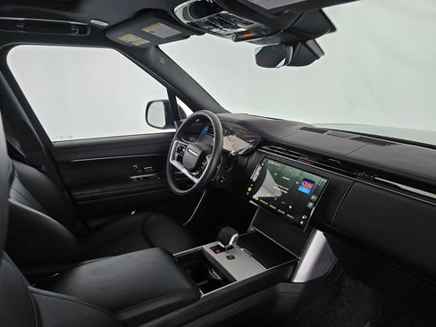 New 2025 Land Rover Range Rover SE image 11