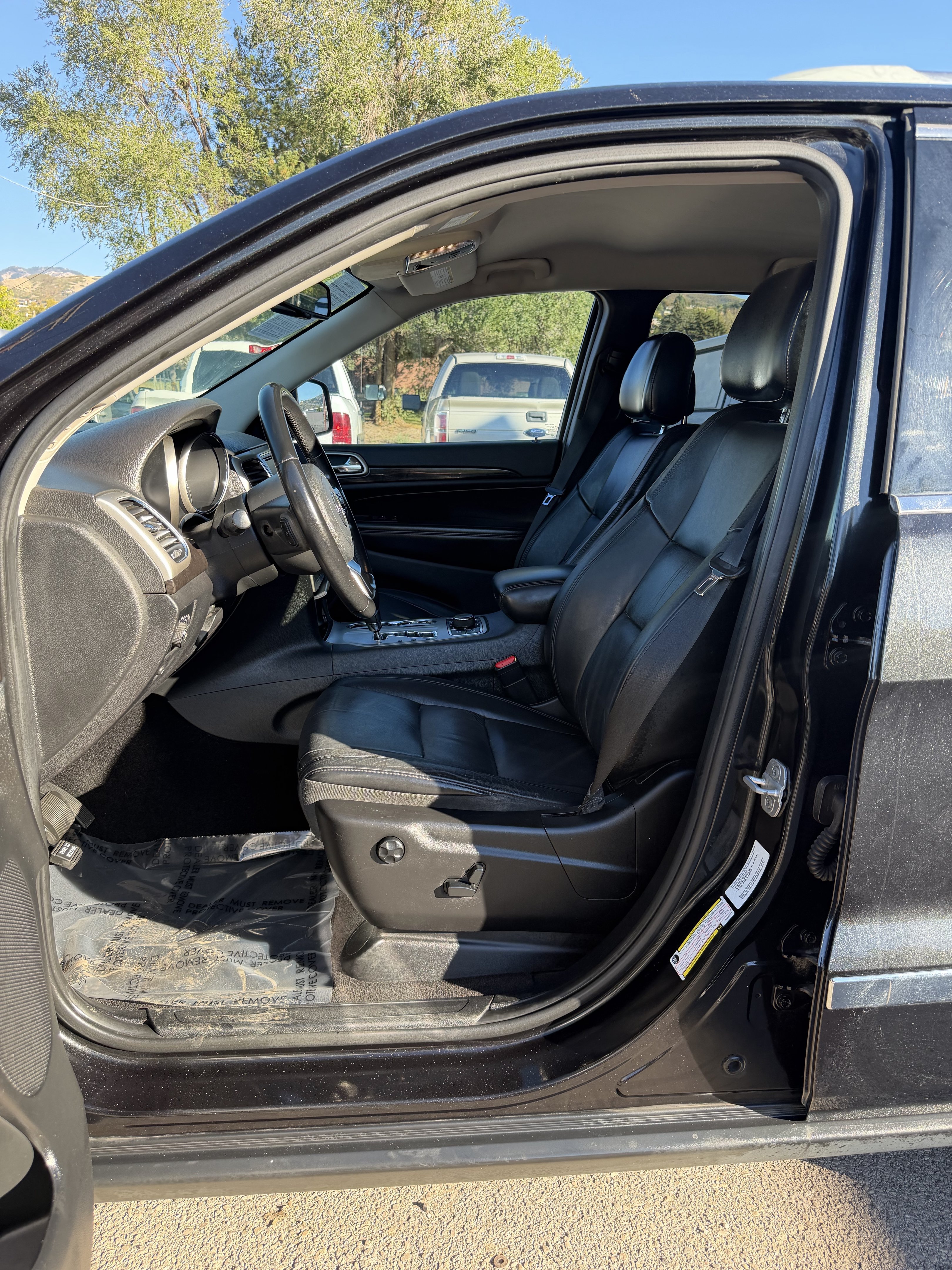 Used 2012 Jeep Grand Cherokee Laredo AWD/4WD image 17