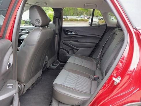 Certified 2025 Chevrolet Trax LT w/ LT Convenience Package FWD image 9
