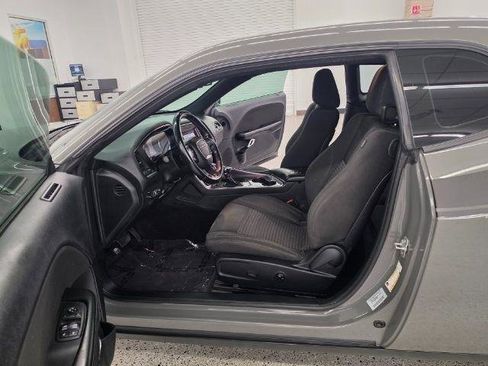 Used 2018 Dodge Challenger SXT RWD image 28