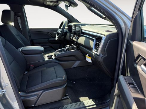 New 2026 GMC Canyon Elevation w/ LPO, Black Badging Package RWD image 19