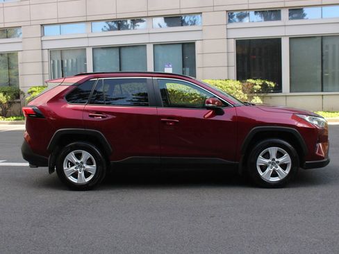 Used 2019 Toyota RAV4 XLE w/ Convenience Package AWD/4WD image 6