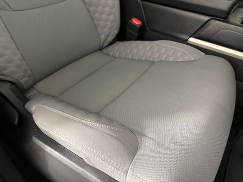 Used 2022 Toyota Tundra SR5 w/ SR5 Convenience Package AWD/4WD image 29