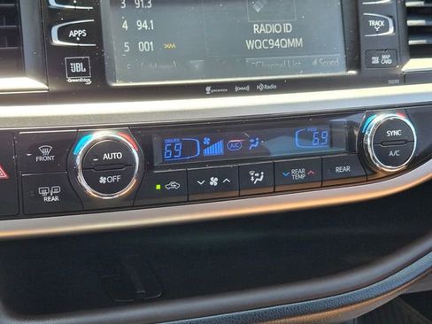 Used 2019 Toyota Highlander Limited AWD/4WD image 29