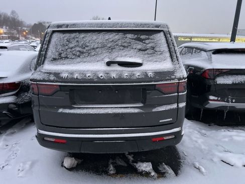 Used 2024 Jeep Wagoneer L Series II w/ Flexible Seating Group image 4