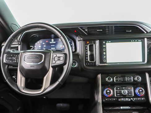 Used 2023 GMC Yukon Denali AWD/4WD image 18