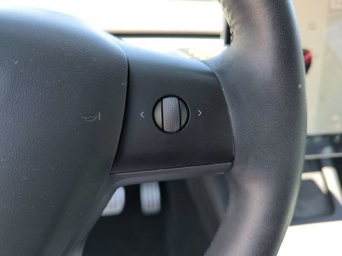 Used 2022 Tesla Model Y Performance AWD/4WD image 22