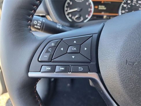 Used 2025 Nissan Sentra SR w/ SR Premium Package image 18