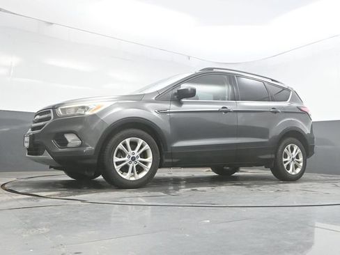 Used 2017 Ford Escape SE w/ Equipment Group 201A AWD/4WD image 40