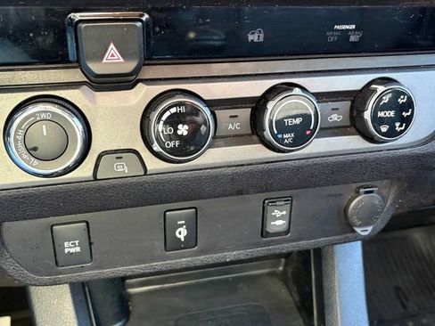 Used 2016 Toyota Tacoma TRD Sport w/ Towing Package image 13