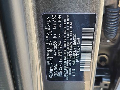 Certified 2025 Hyundai Elantra Sport image 34