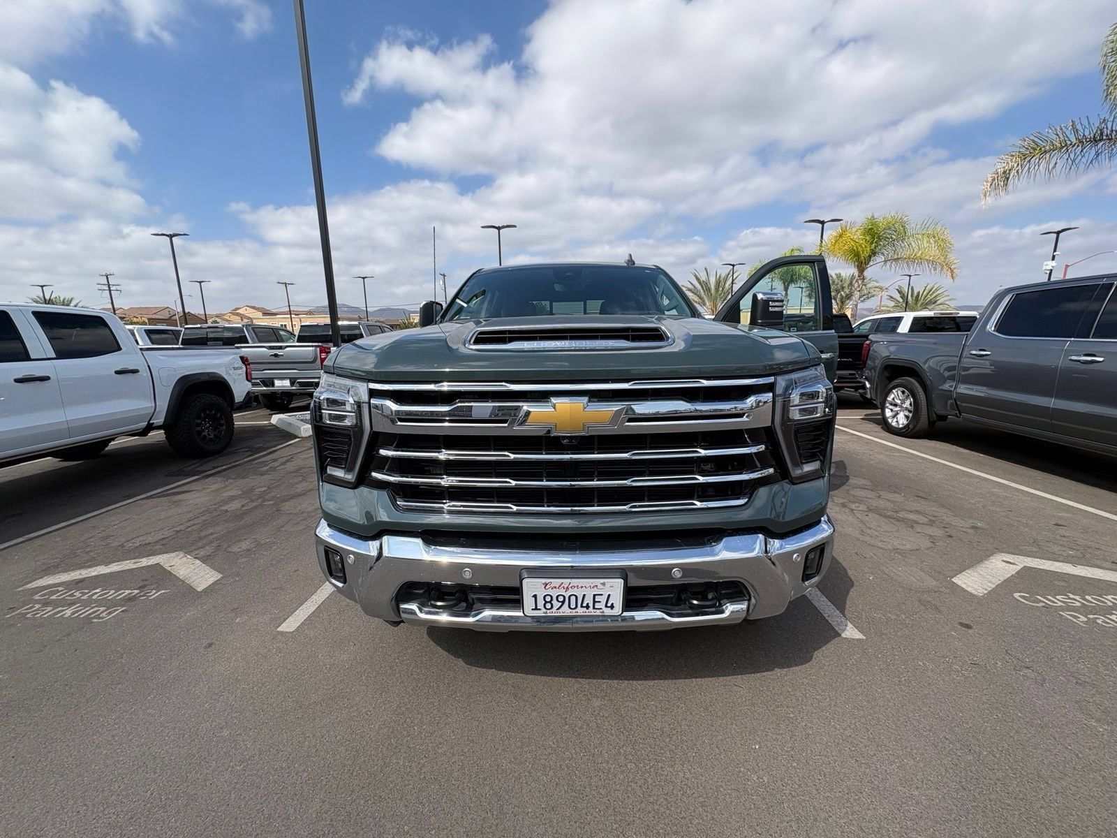 Used 2025 Chevrolet Silverado 2500 LTZ w/ LTZ Plus Package AWD/4WD image 3